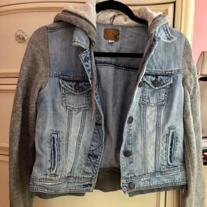 American Eagle Jean Jacket w/hood